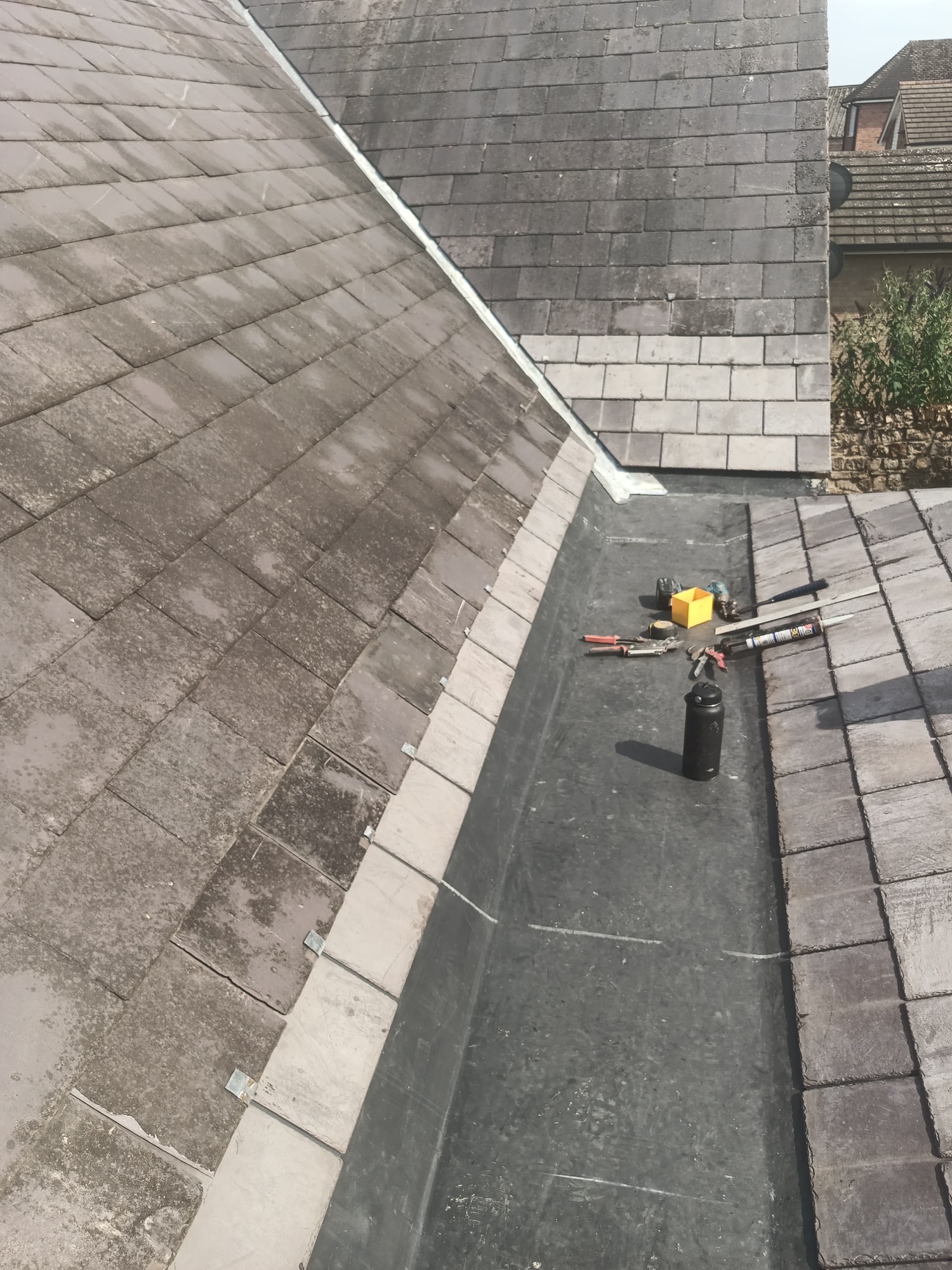 07 · Rubber dressed under the slate